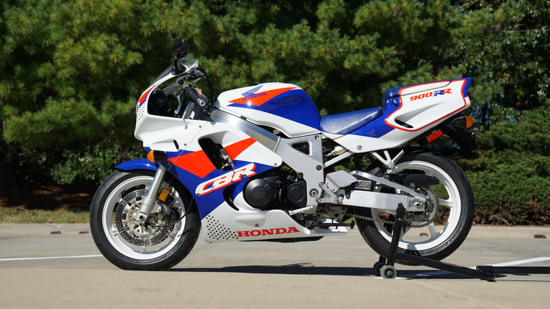 Illustration for article titled I'm Going To Overhaul This Legendary Honda CBR900RR With Just 988 Miles